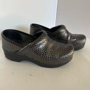 Dansko 37 Pewter Gray Mosaic Tile Womens Leather Clogs Shoes Size: 6.5